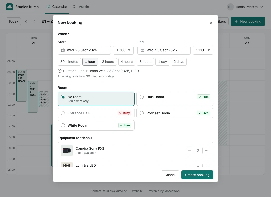 MoncoWork booking form for selecting rooms, equipment and reservation times in a demo organization
